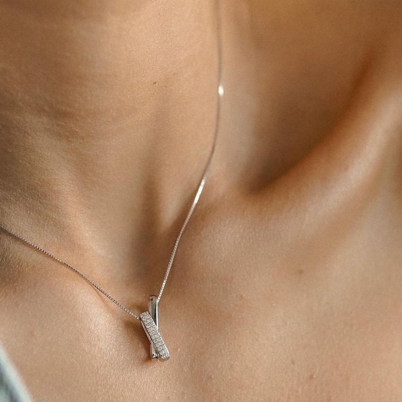 NEW Sterling Silver X Shape Necklace - Picture 2 of 4